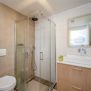 blue-lefkada-luxury-apartments-shower-mirror-copy.jpg