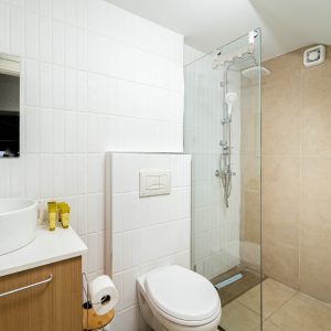 lefkada-blue-luxury-apartments-bathroom-amenities-copy.jpg